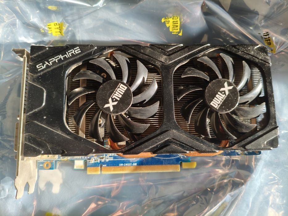 Karta Graficzna SAPPHIRE - HD7850 1GB DDR5 - 100% sprawna 
Posiada wyj