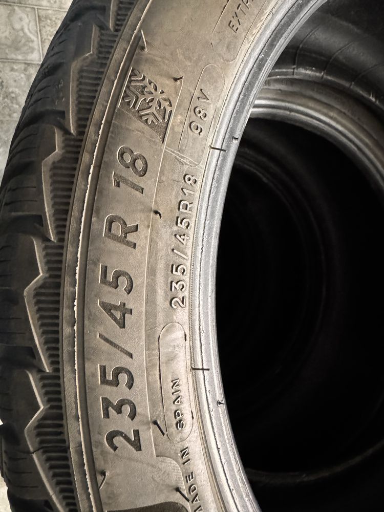Продам зимние шины 235/45/R18