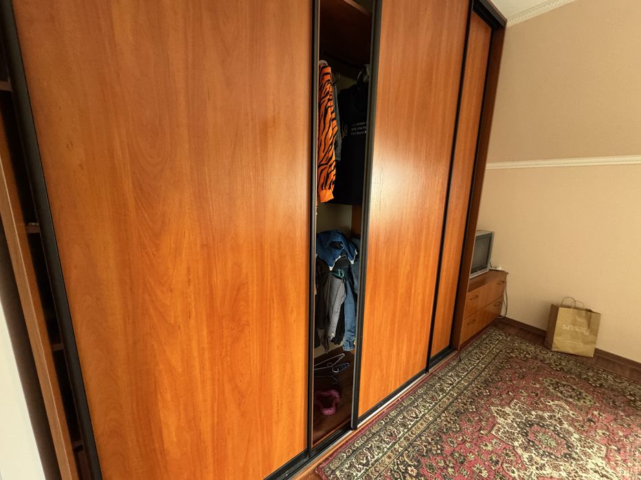 Продаж житлового будинку з землею