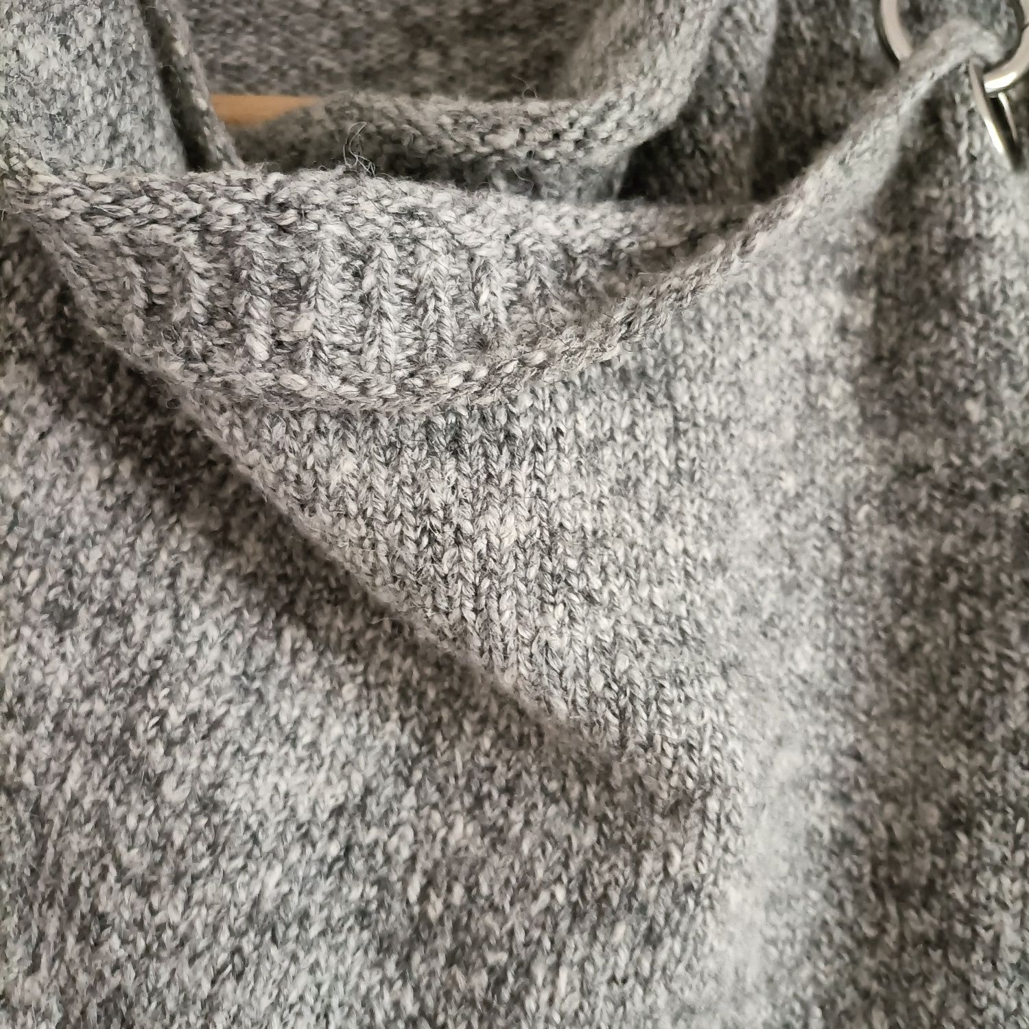 Sweter z domieszką wełny Reserved