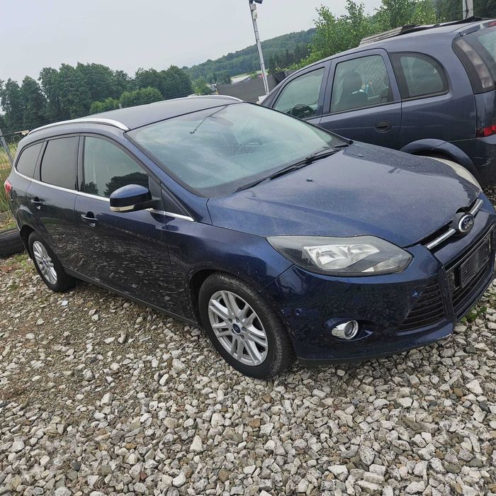 Posiadam czesci ford focus mk3 kombi 2013r 2,0tdci  kod lakieru IB