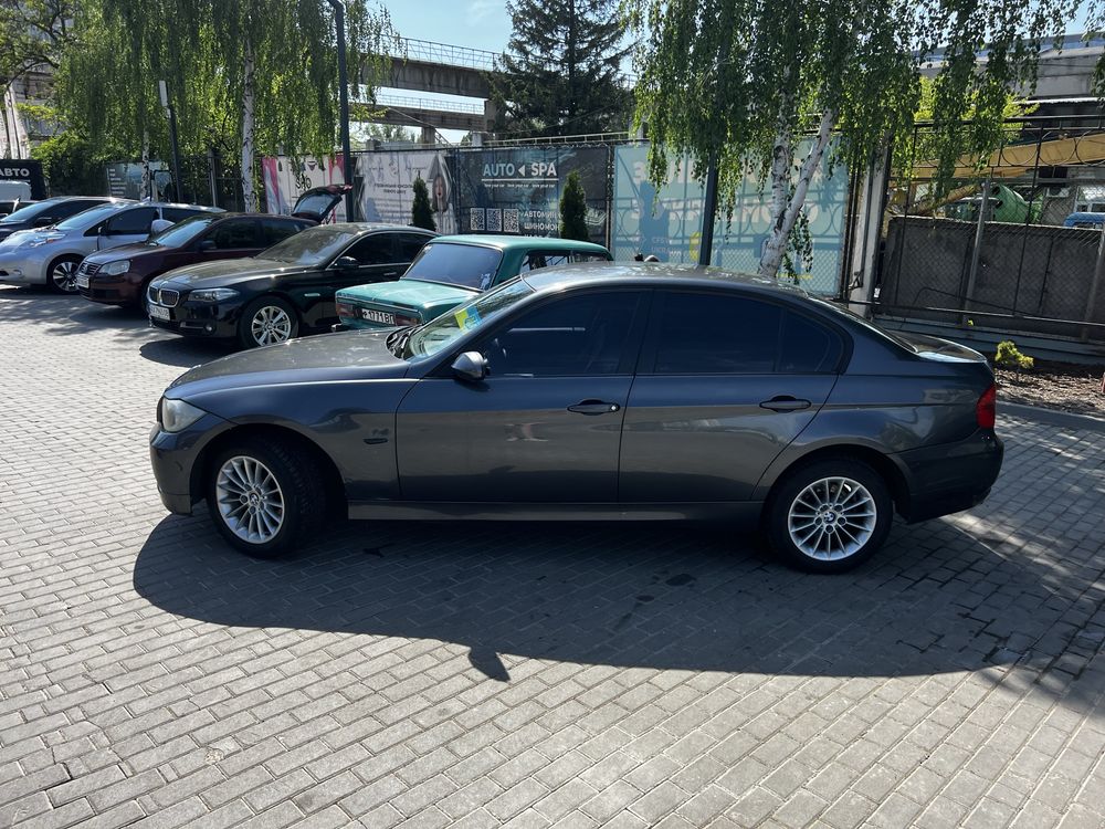 Продам бмв Е90 2007 года выпуска