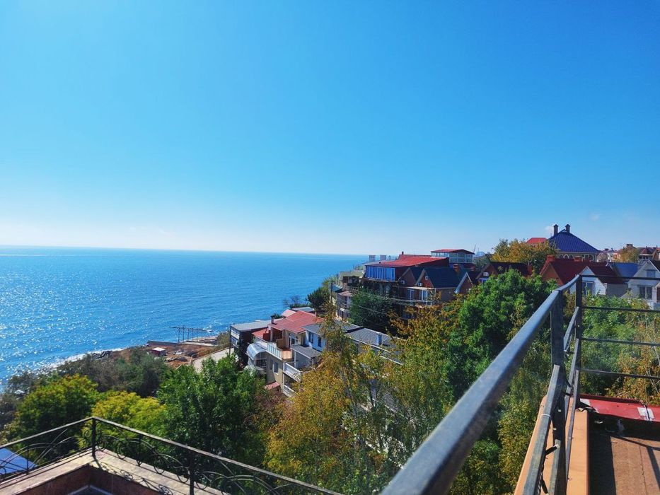 Продается готовый бизнес апарт отель с видом на море в Совиньоне