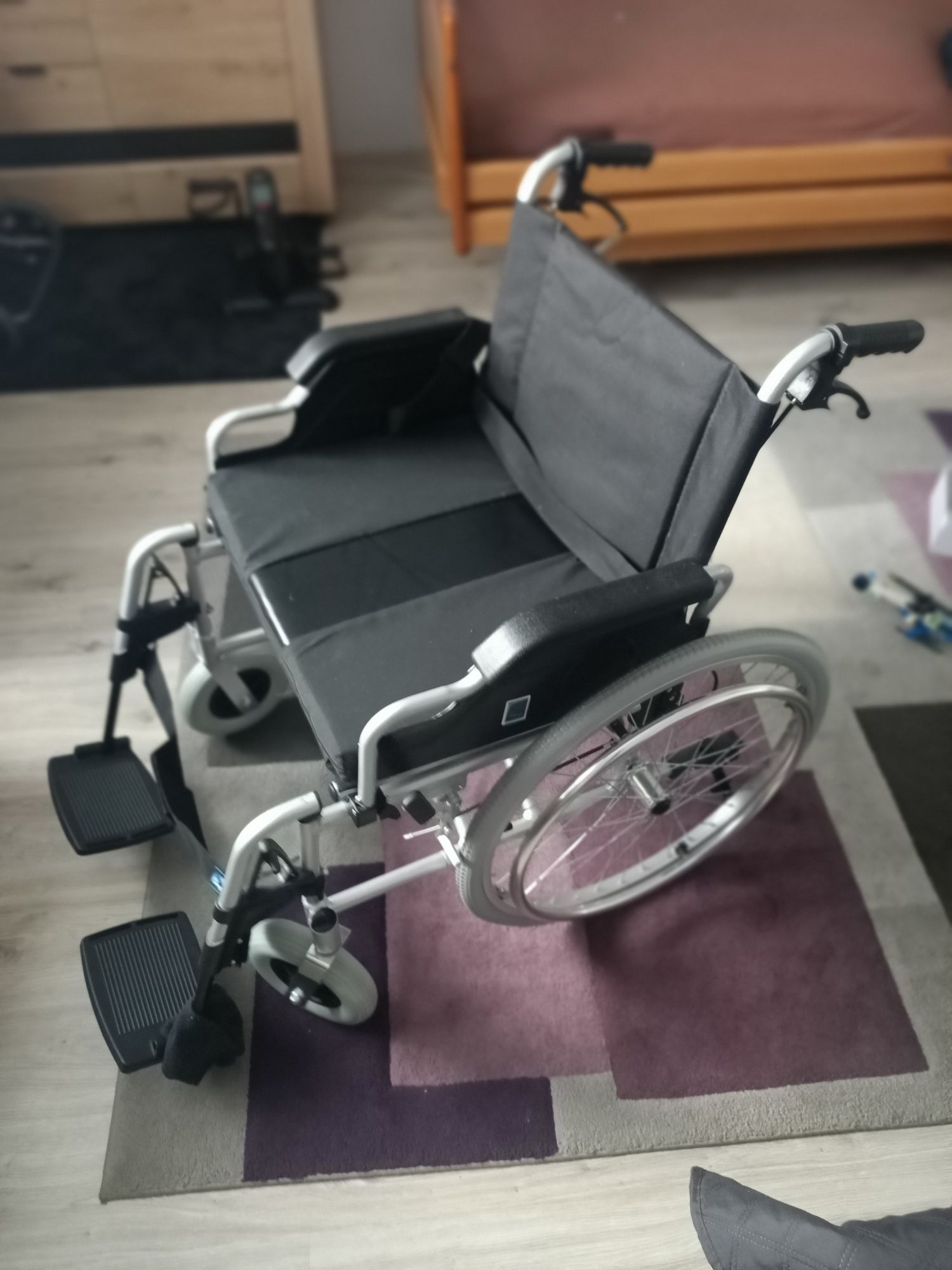 Sprzedam nowy wózek inwalidzki