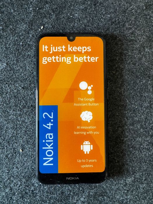 Atrapa telefonu Nokia 4.2