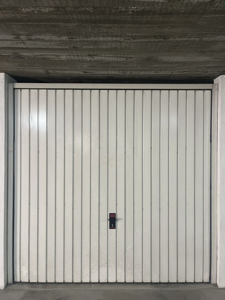 Portão metalico basculante