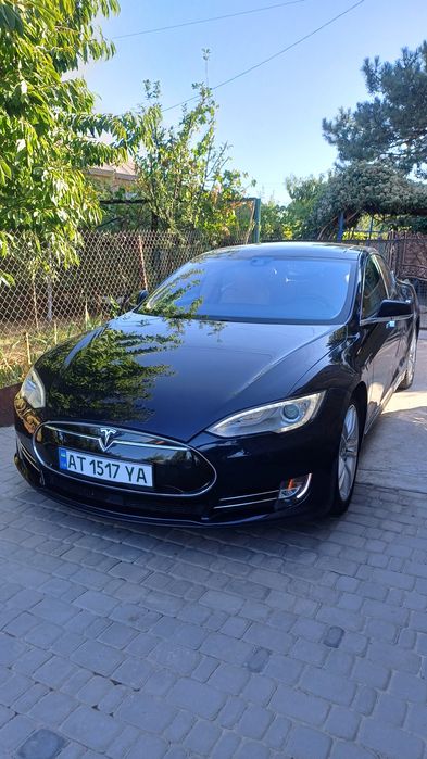 Tesla model S 85