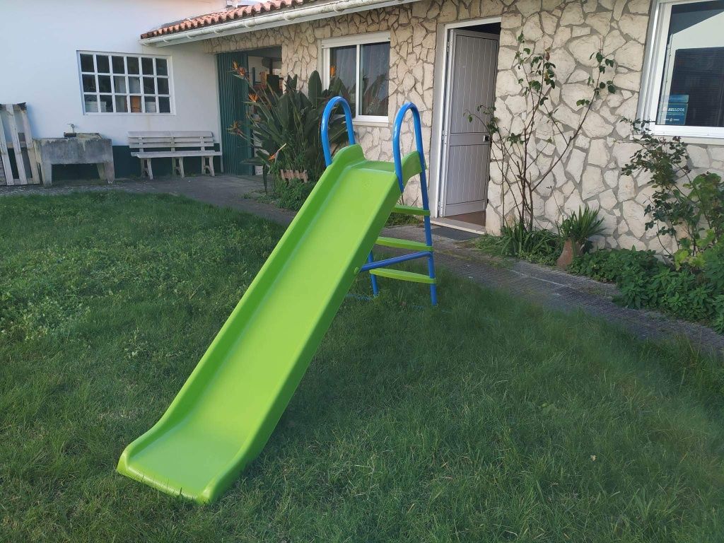 Escorrega 219x130x134 -Novos