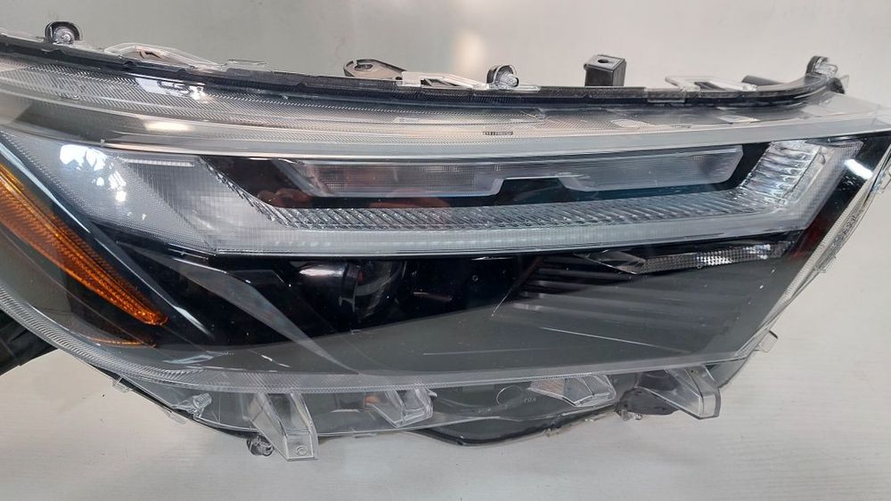 TOYOTA RAV-4 Фара левая LE 2022