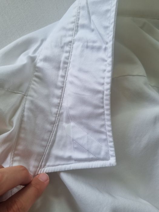 Biała męska koszula na spinki