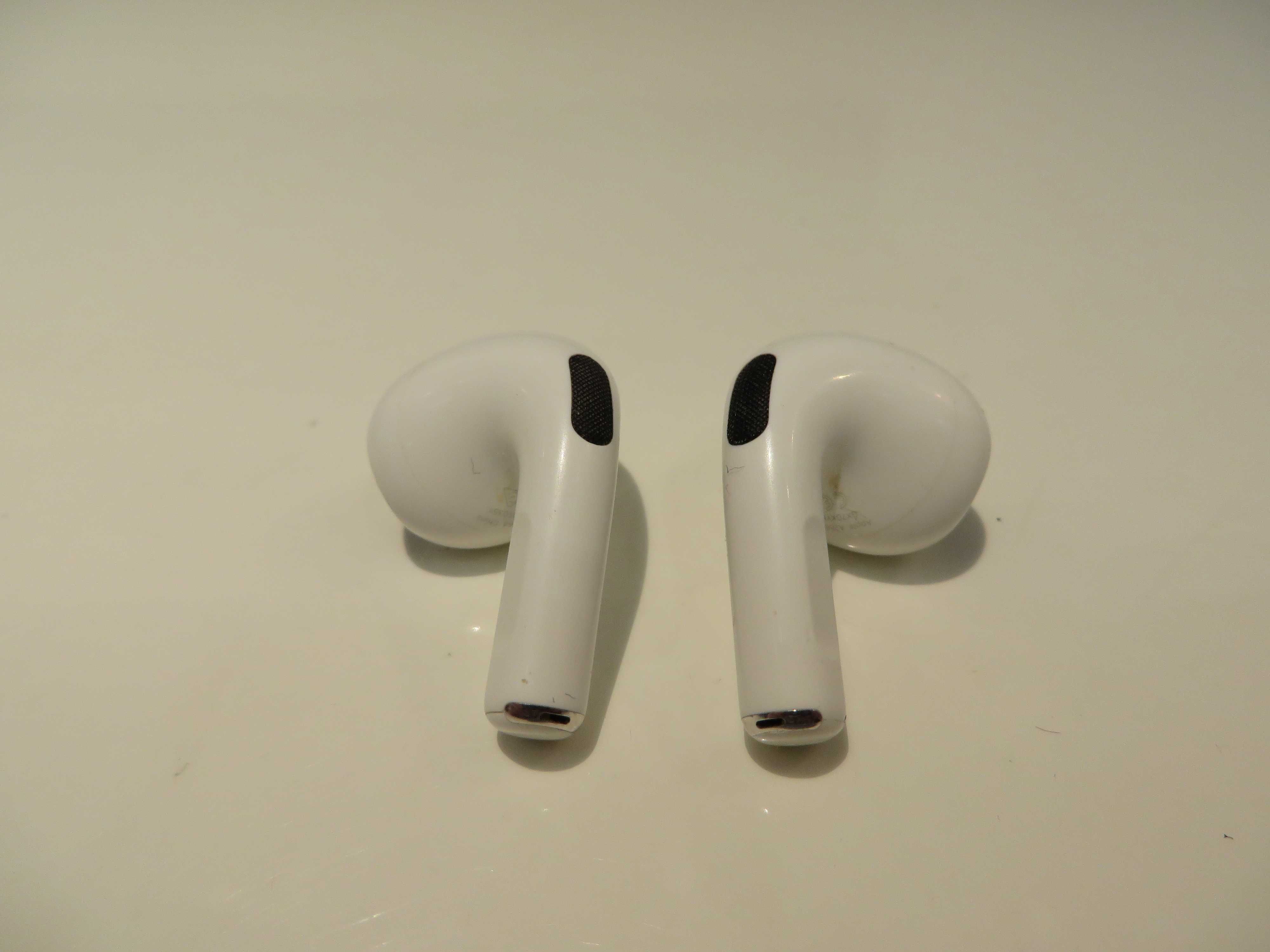 Oryginalne Apple AirPods 3 generacji z etui ładującym A2564