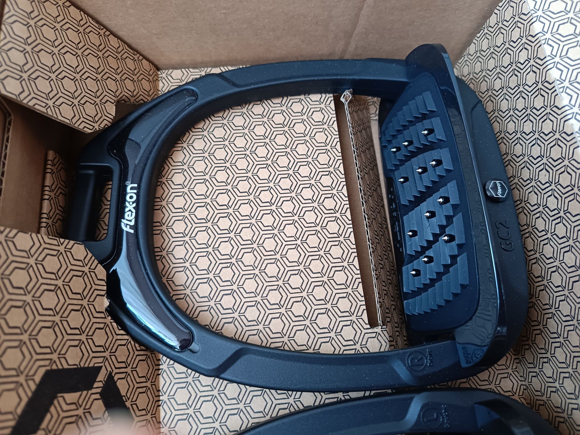 Strzemiona Flex-On Green Composite 12 cm Czarne