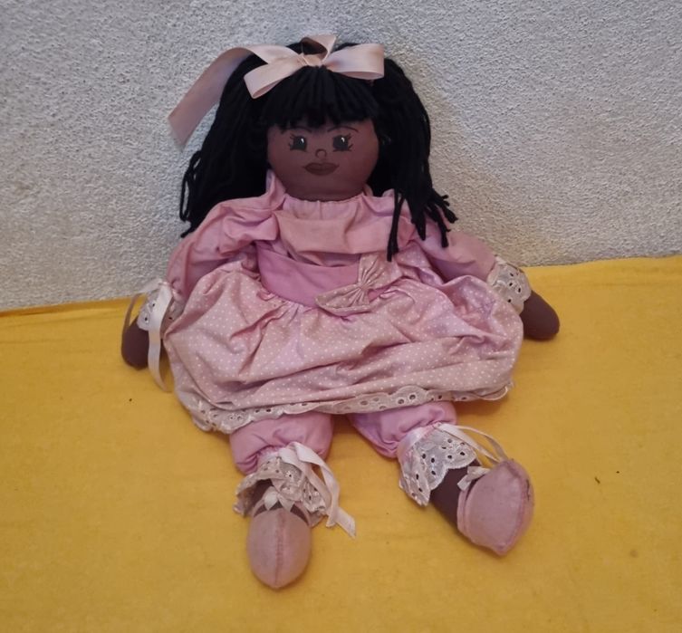 Boneca infantil em bom estado