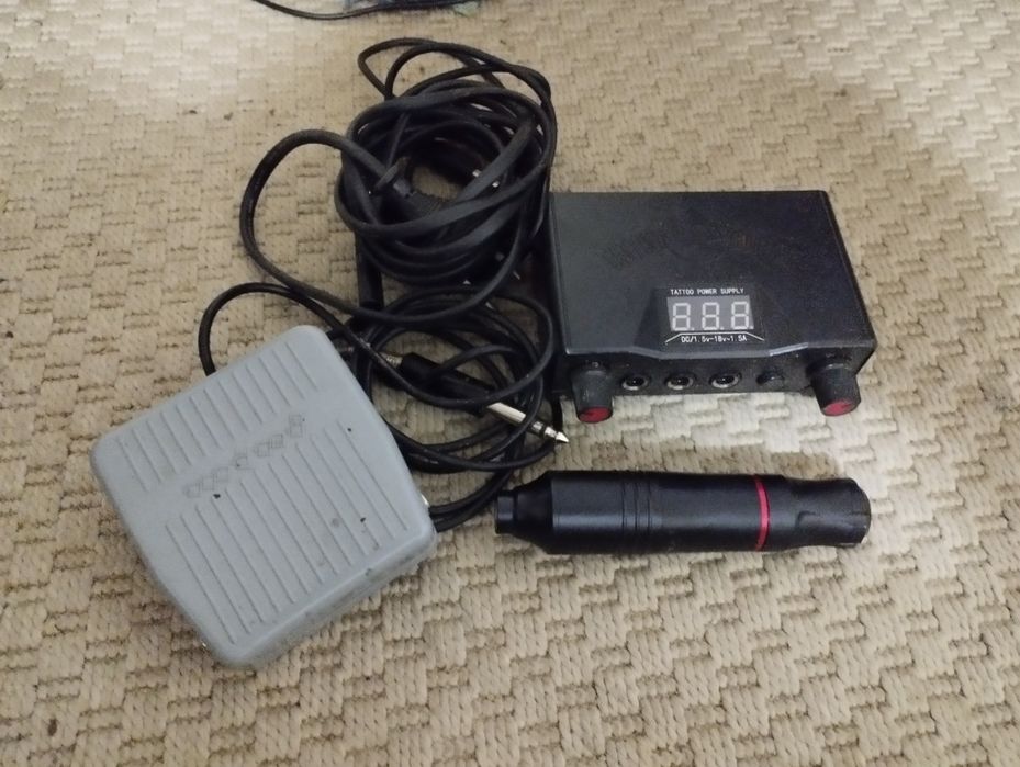 Máquina de tatuagem pen 
Ideal para quem está a começar 

Vai com tint