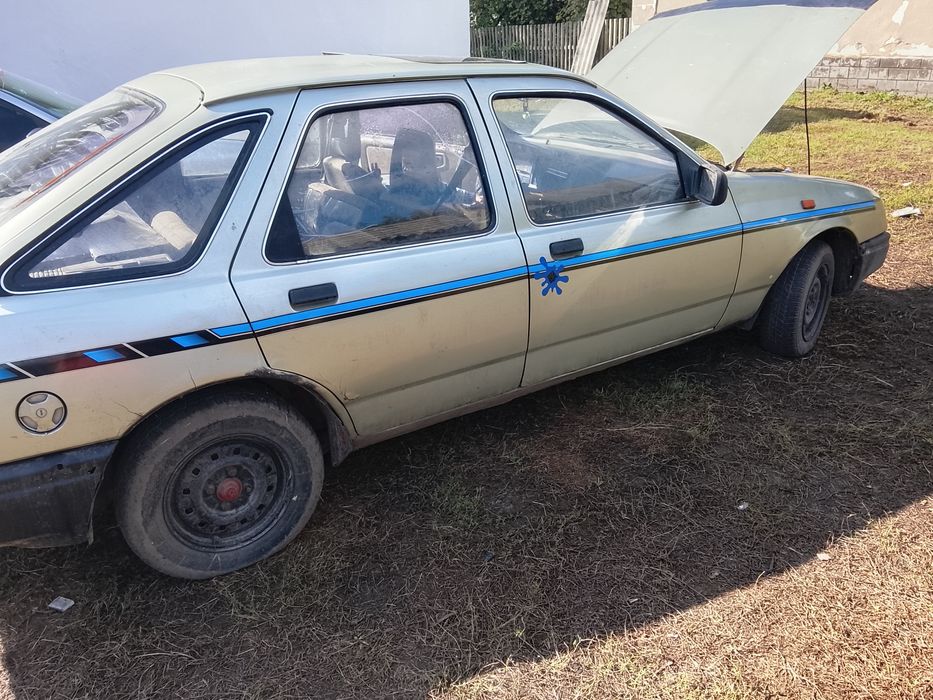 Продам машину Форд