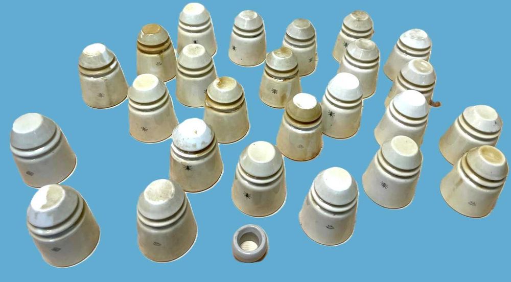 Isoladores em porcelana antigos da Vista Alegre