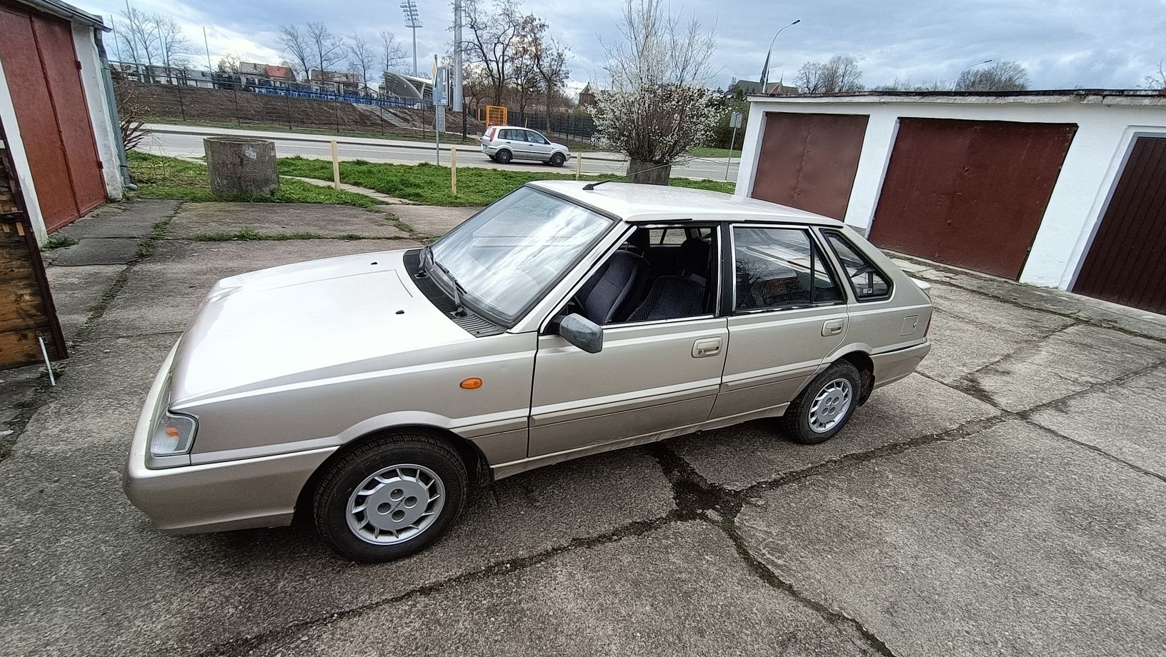 Polonez caro 1.6