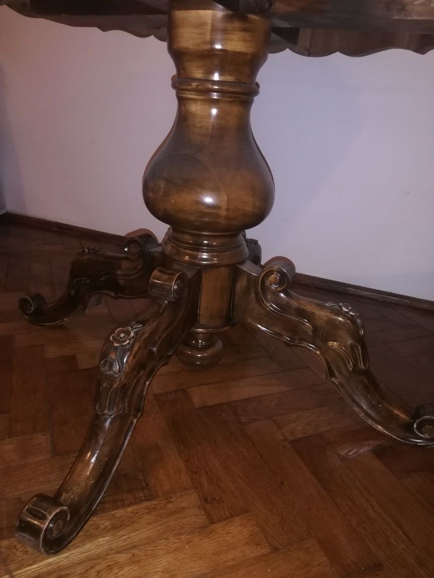 Stary dębowy stół z 4 krzesłami