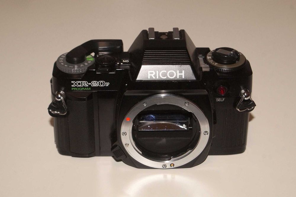 Ricoh XR20sp + 50mm f/1.7 (Me Super)