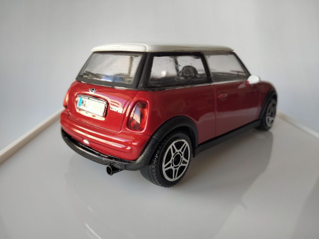 1/43 Mini Cooper - 2005 (Bburago)