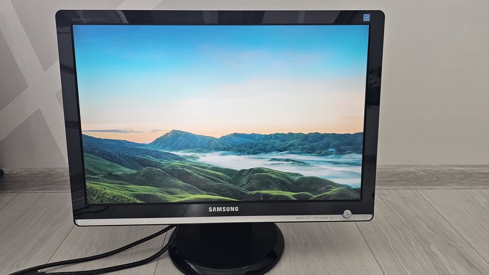 Monitor 22 cale Samsung 223BW 22" Stan bardzo dobry + kable