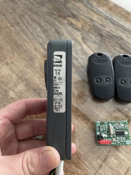 Zestaw CAME do sterowania brama przesowna i brama garazowa