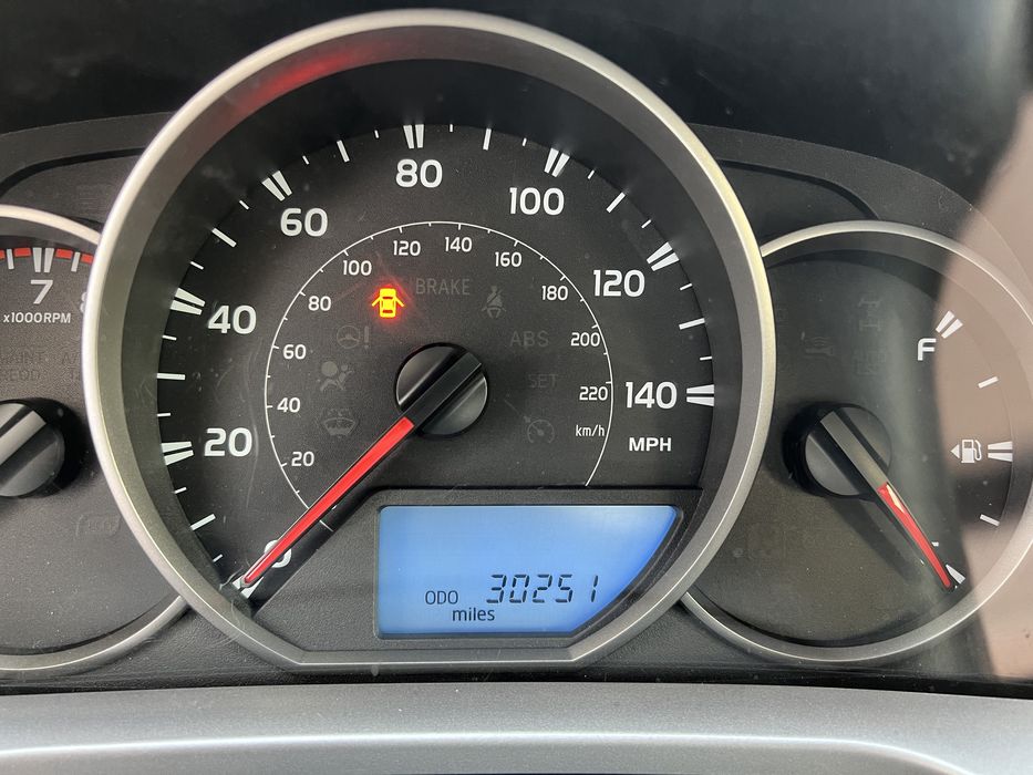 Toyota RAW4 LE 2016 / Тойота раф4