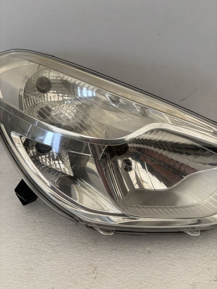Dacia Lodgy Dokker 12- lampa prawy przód prawa przednia