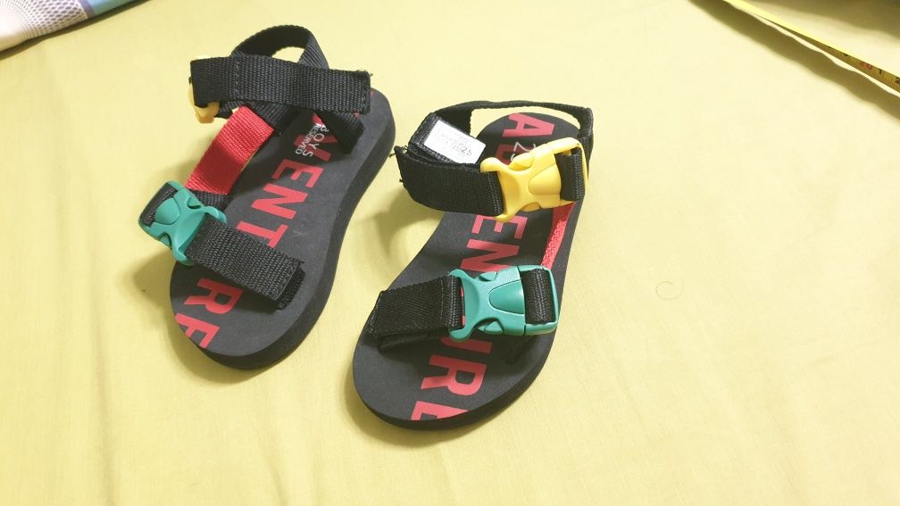 Buty sandały Reserved kids NOWE R. 25