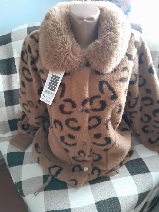 Продам Альпаку.  Розмір м, л. Осінь весна .