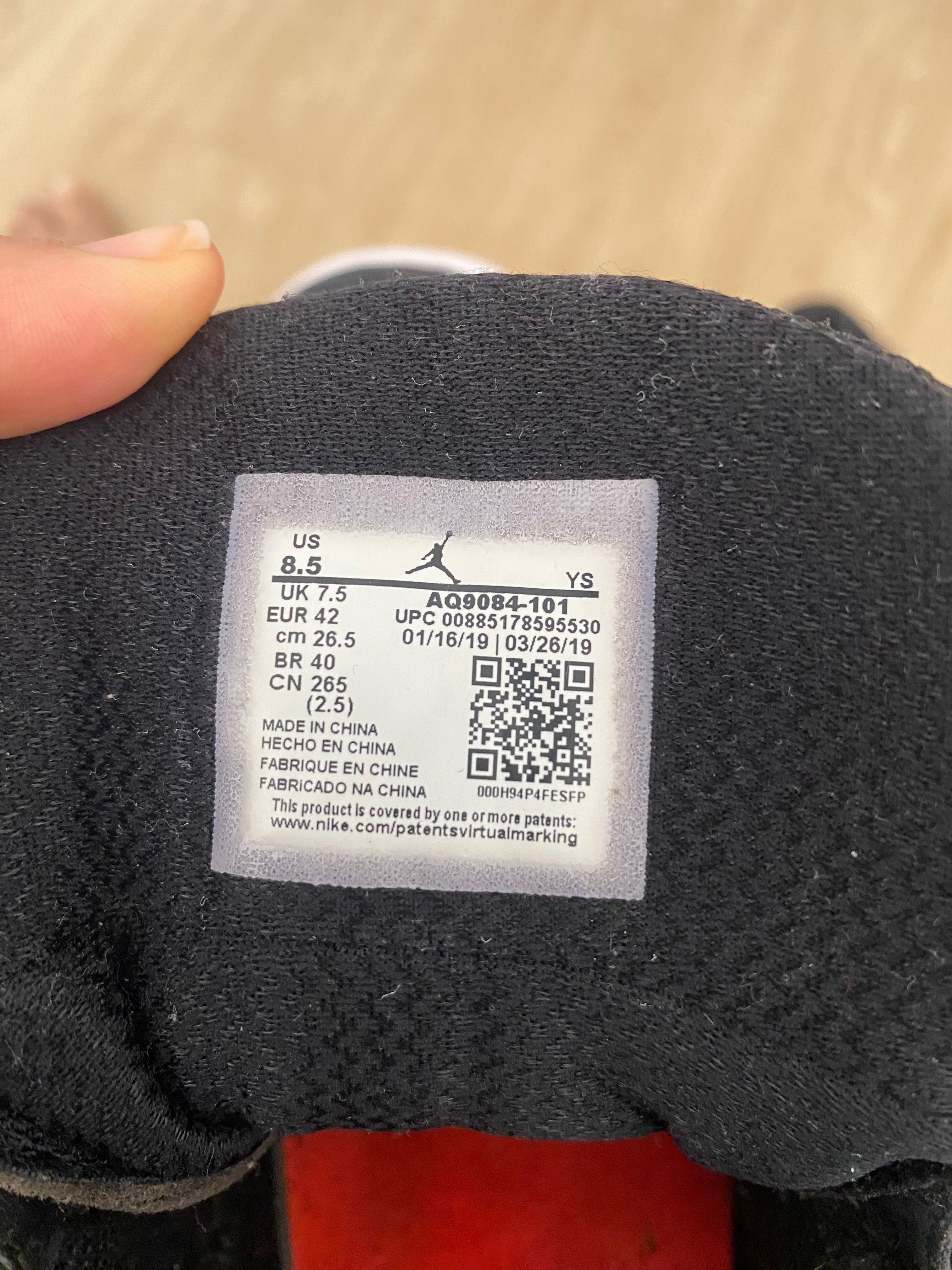 Sapato Jordan max aura