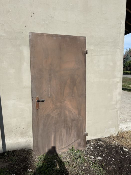 Продам дверь метталическую входную 205х90