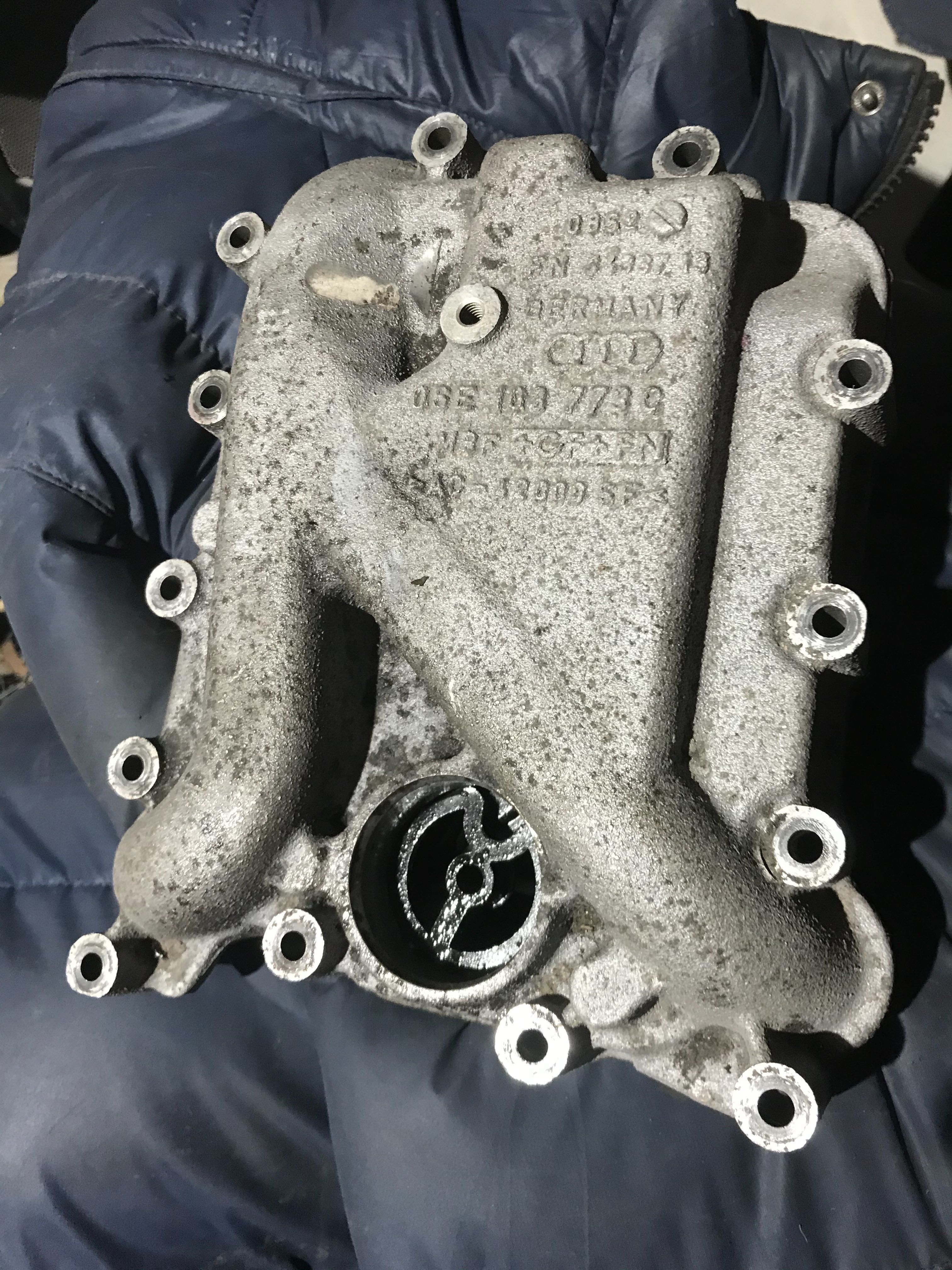 Маслоотделитель Audi a6c6 06E103464F