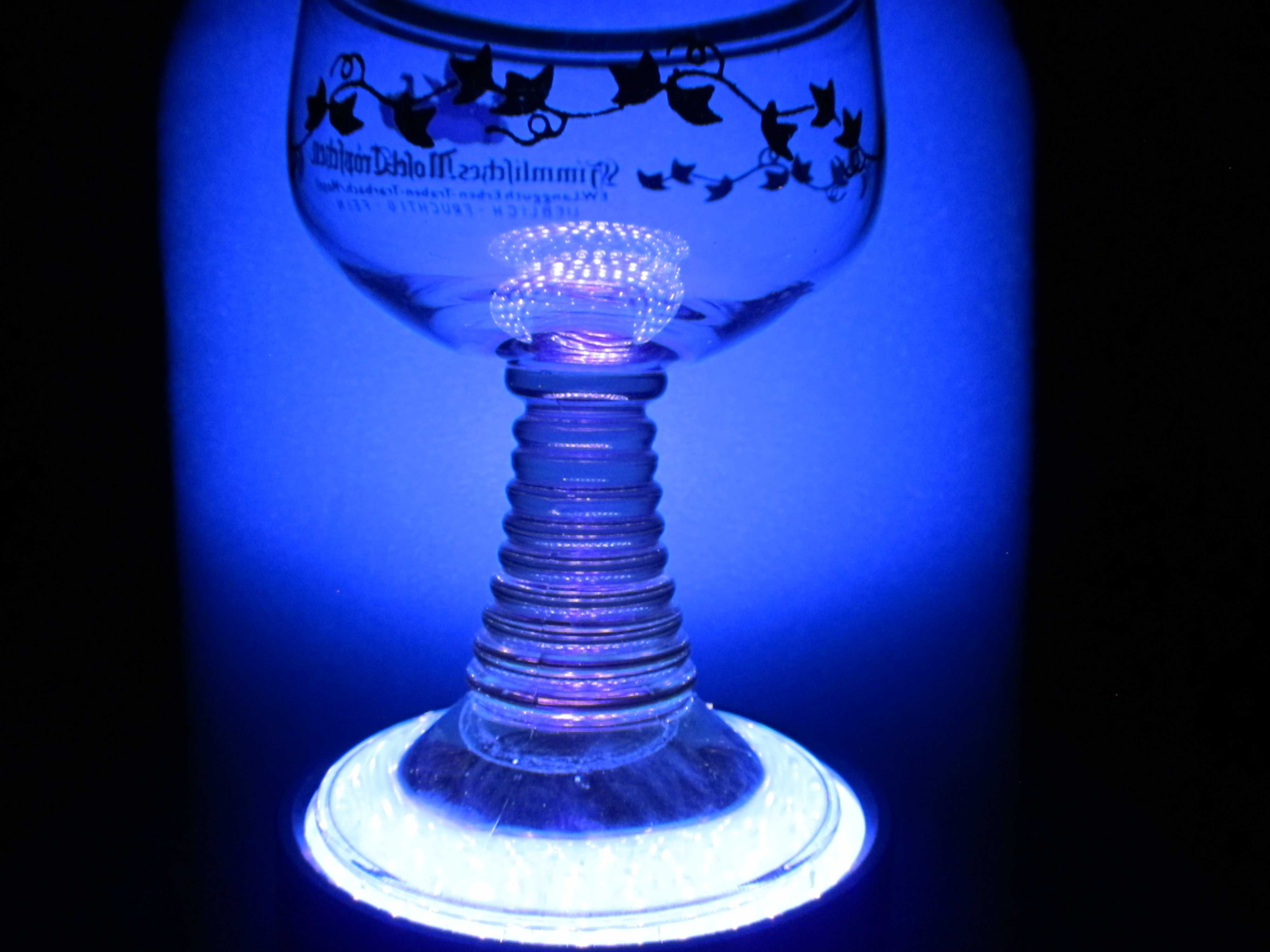 ŚLICZNE stare kieliszki - reaktywne w UV - REMERY - komplet 6 szt