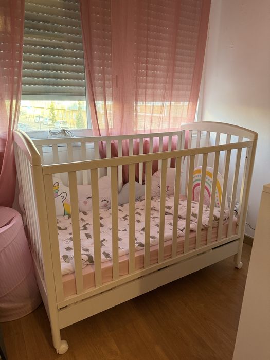 Berço alice giordani e colchão acolchoado