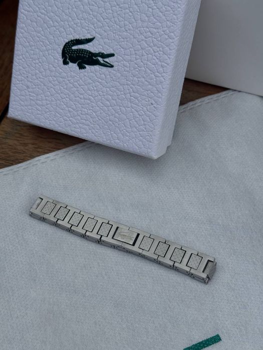 Браслет від бренду Lacoste