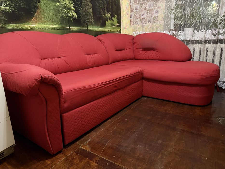 Диван в гарному стані