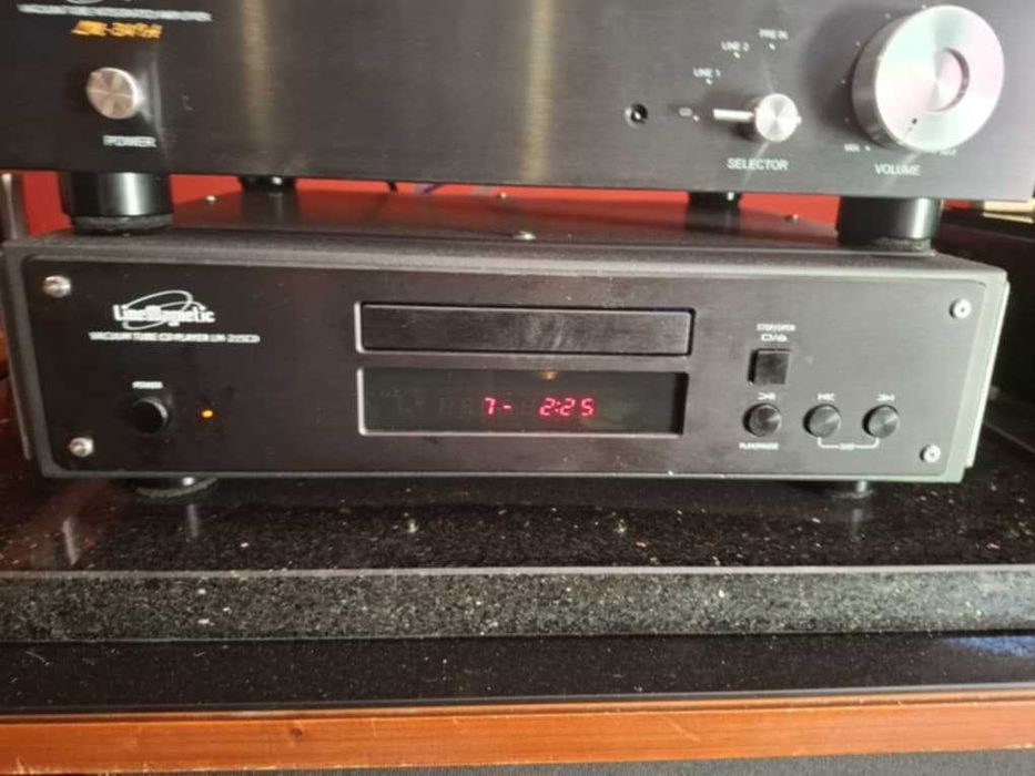 Odtwarzacz Kompaktowy Line Magnetic LM 215