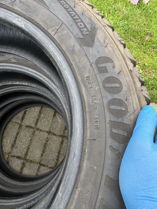 Komplet opon zimowych 215/65/17 GOODYEAR Używane F-Vat