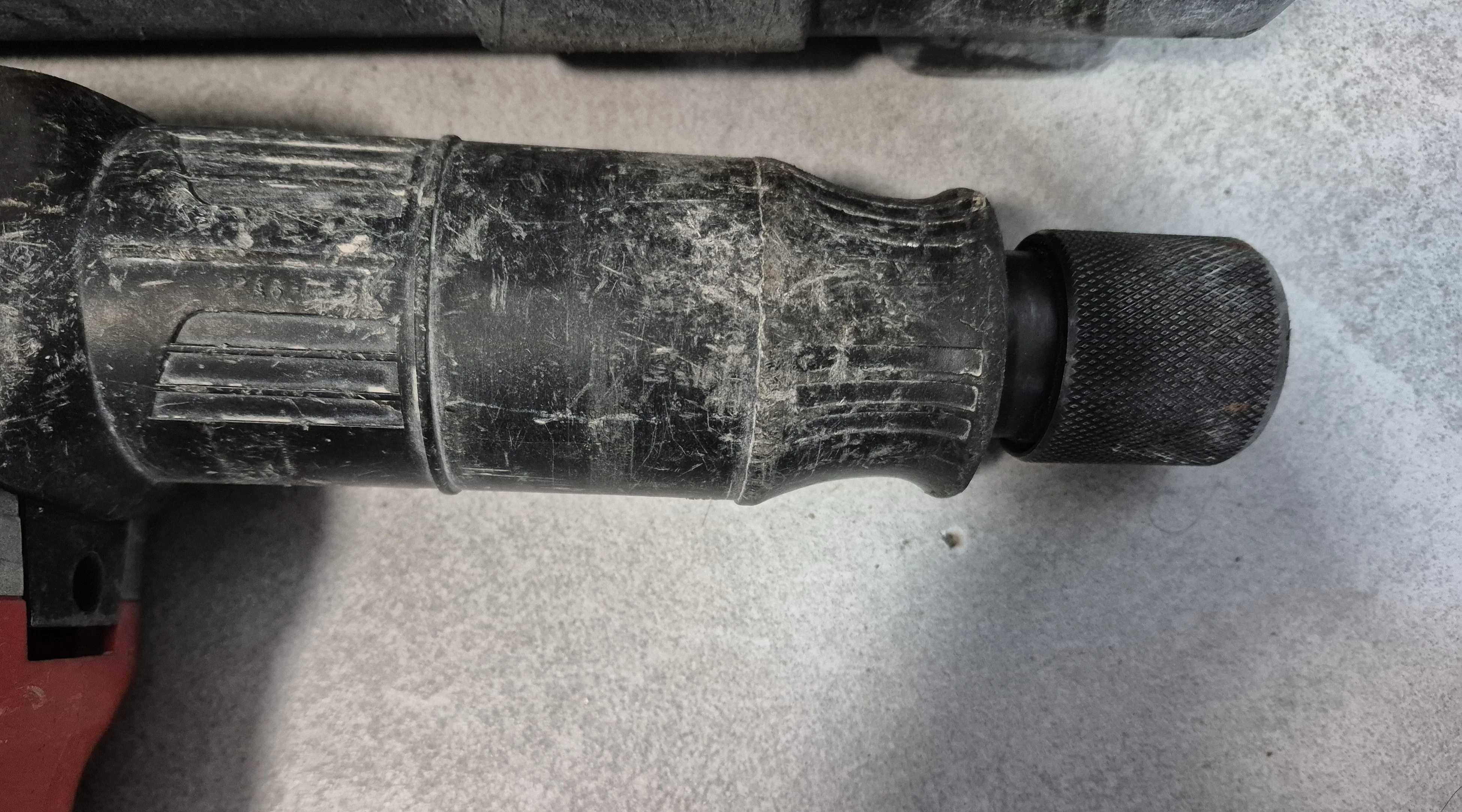 Młot udarowy Makita  M8600 + walizka