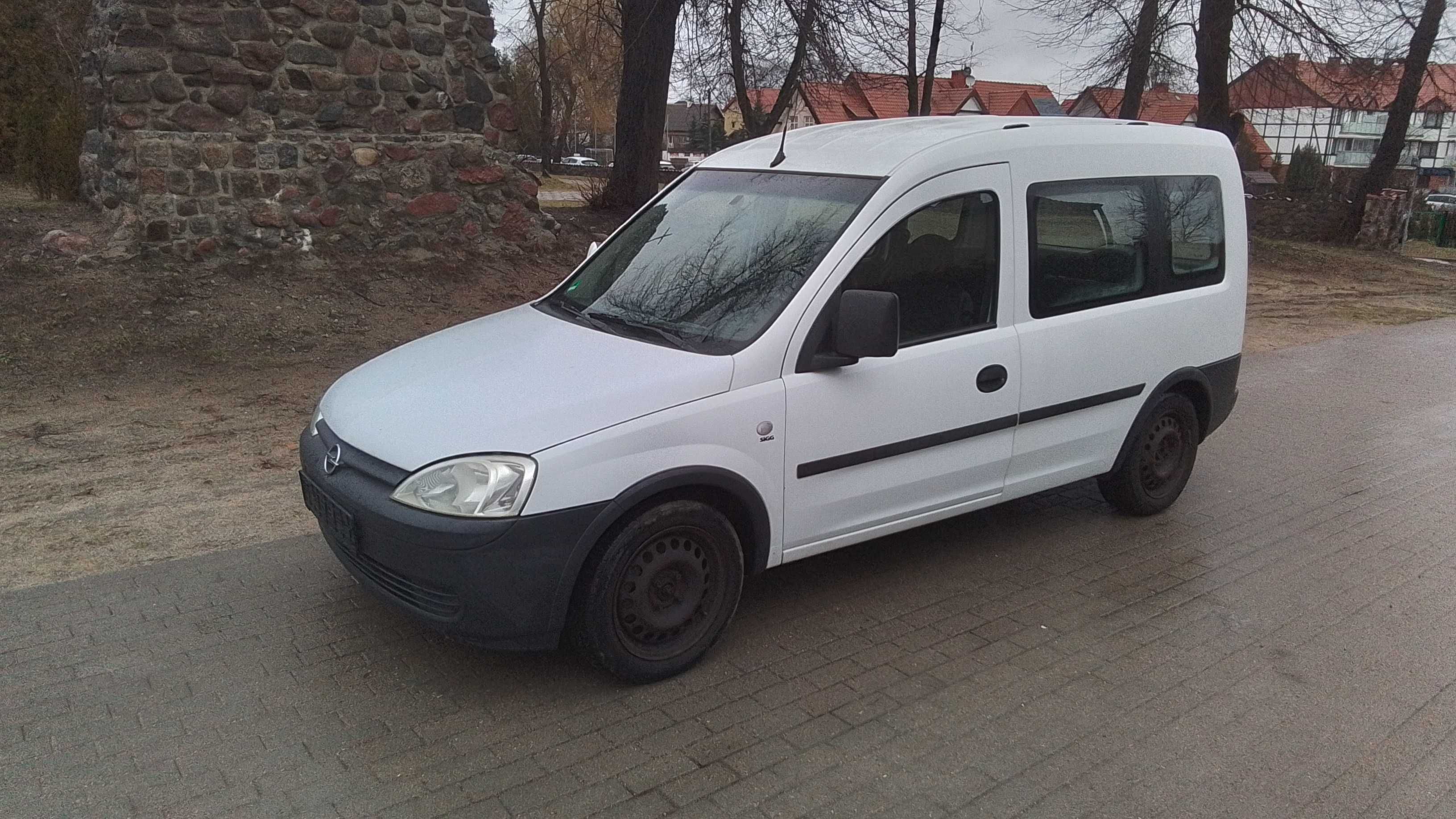 Opel combo 1.6 benzyna cng osobowy stan bdb