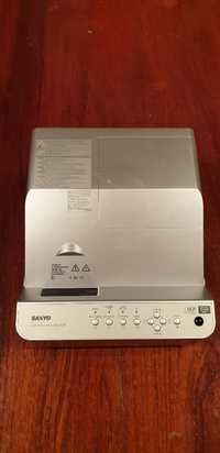 Sanyo PDG-DWL2500 projektor ultrakrótkoogniskowy