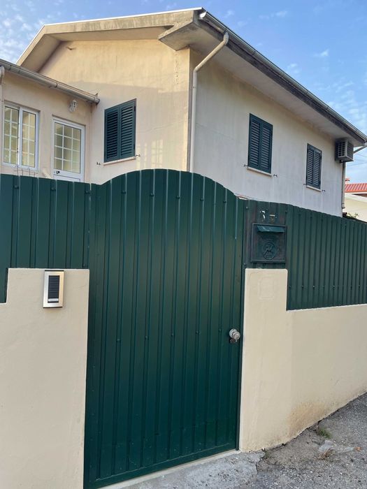 Arrenda-se dois apartamentos T3 e T2 em moradia individual com quintal