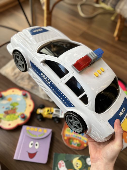 Іграшки, машинки, книжки