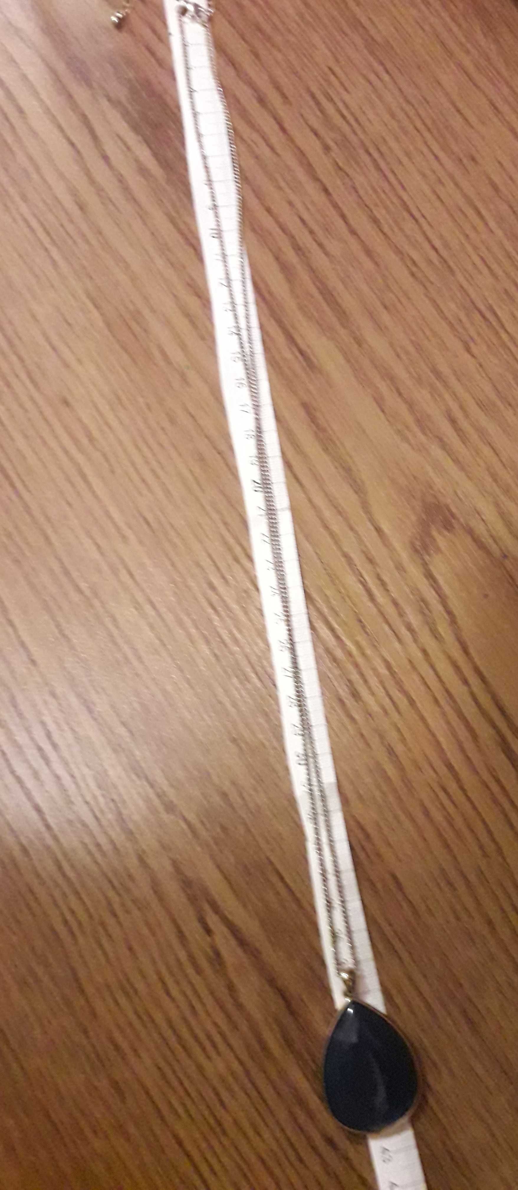 naszyjnik na łańcuszku z zawieszką w kształcie łezki