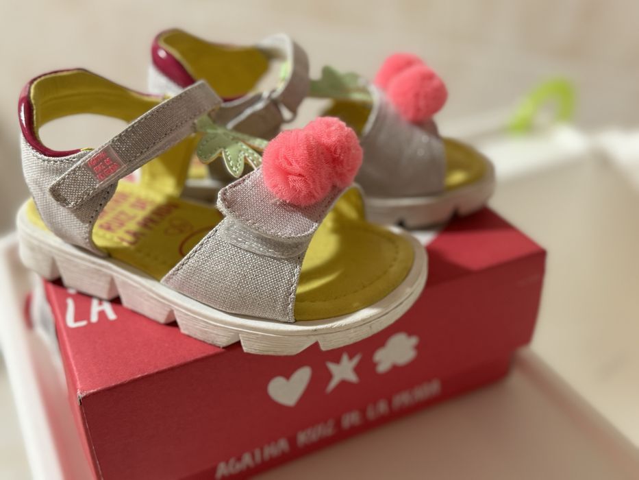 Vendo sandálias menina