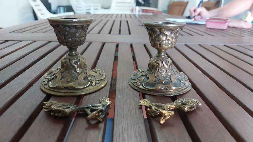 2 castiçais de maciços em metal dourado antiguidade