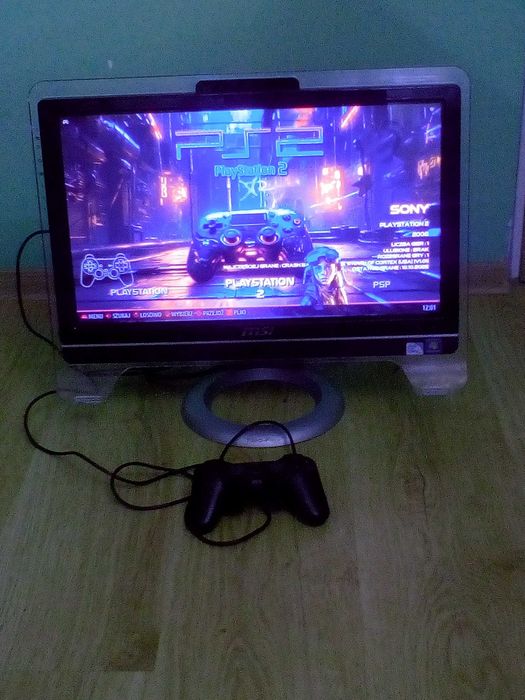 Konsola z grami ok.10 tys.gier + pad + kable