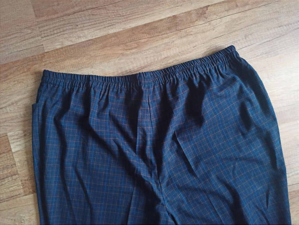 Granatowe spodnie w brązową kratkę - stan idealny - rozmiar 6-7XL