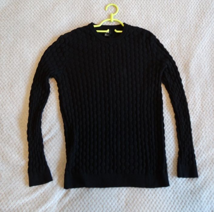 Czarny sweter ciepły H&M rozm. M piękny wzór pasuje na L i XL